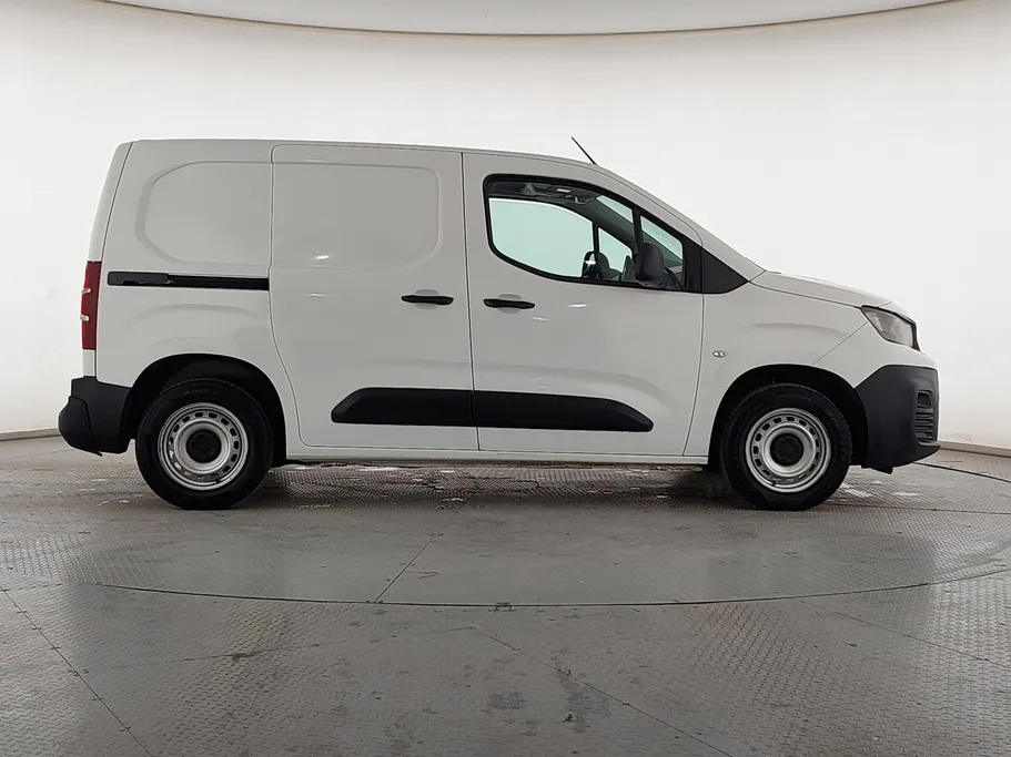2023 Peugeot Partner Short van 