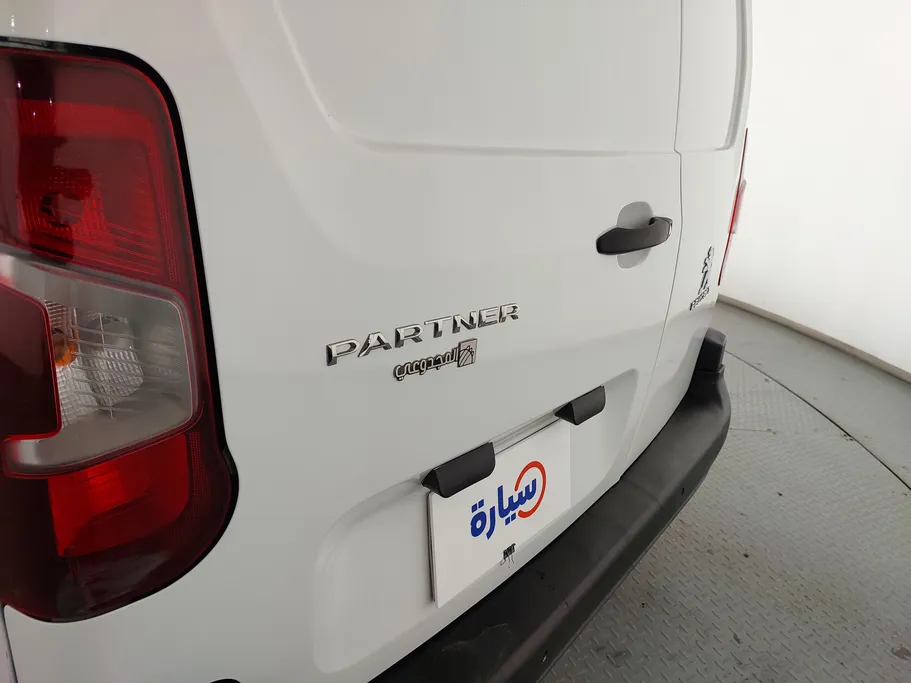 2023 Peugeot Partner Short van 