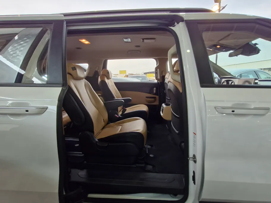 2022 Kia Carnival LX 