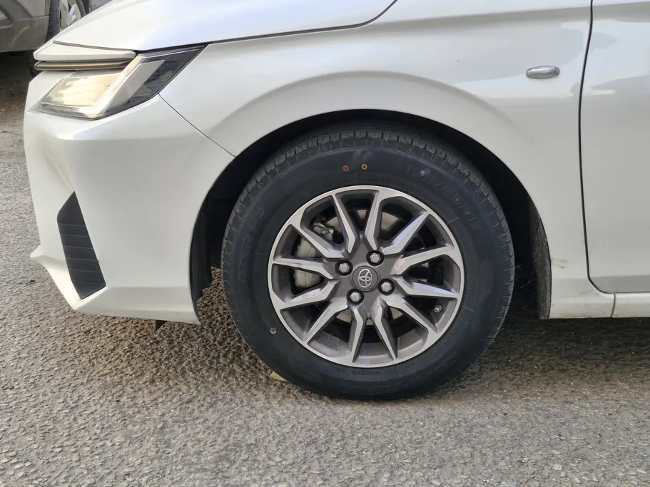 2023 Toyota Yaris  Y 