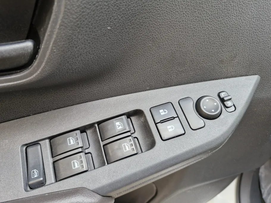 2023 Toyota Yaris  Y 