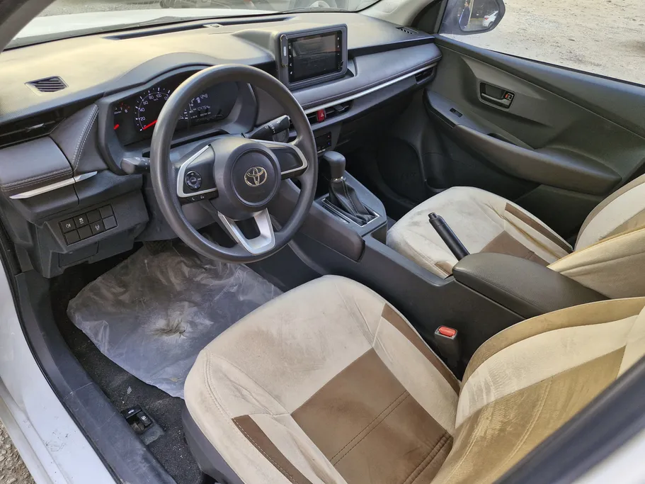 2023 Toyota Yaris  Y 