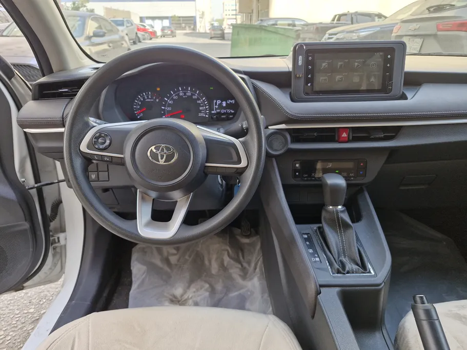 2023 Toyota Yaris  Y 