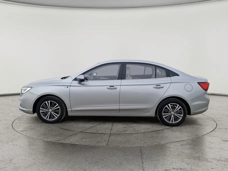 ام جي 5 LUX 2023 