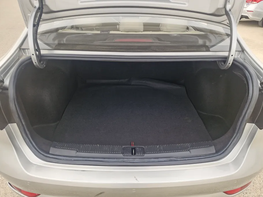 ام جي 5 LUX 2023 