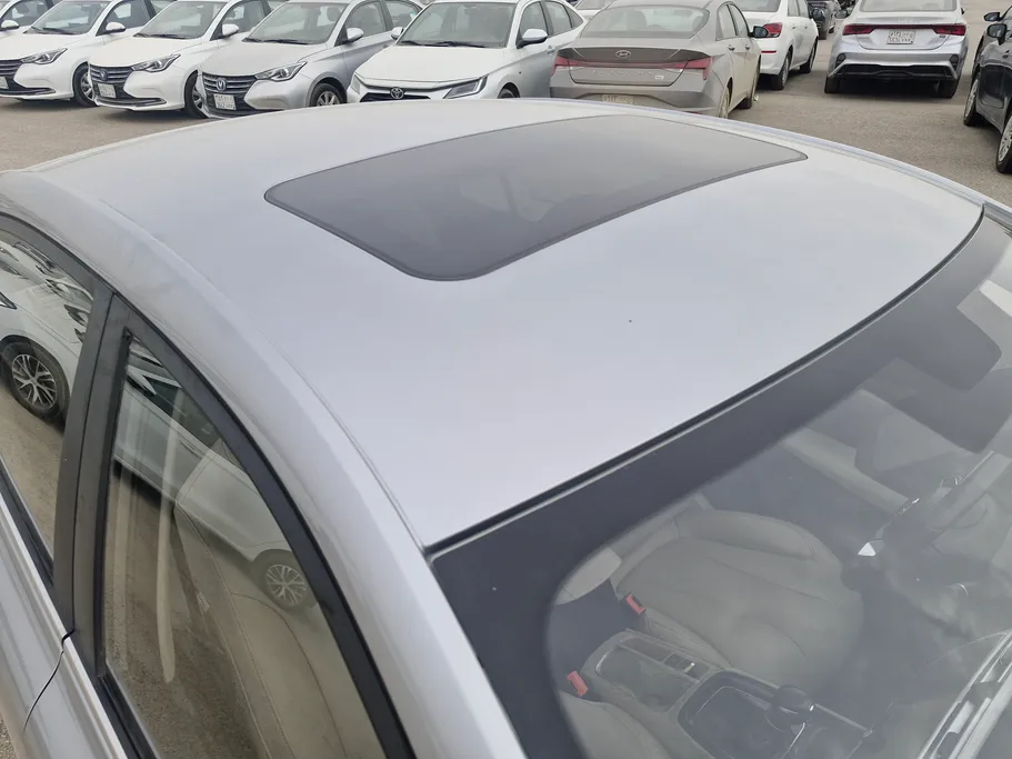 ام جي 5 LUX 2023 