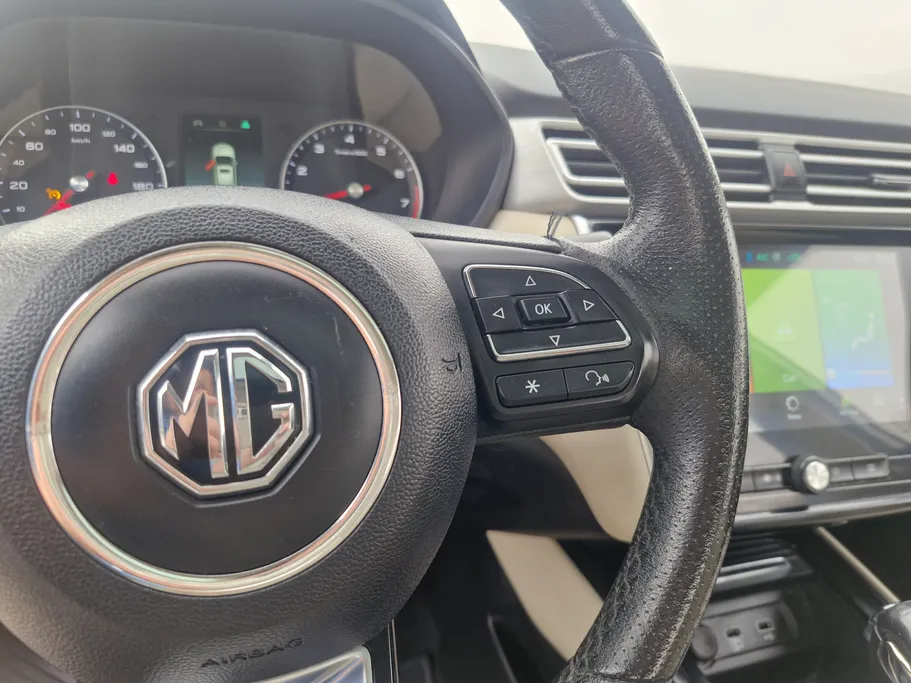 ام جي 5 LUX 2023 