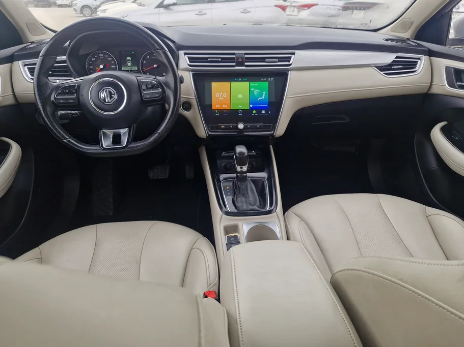 ام جي 5 LUX 2023 