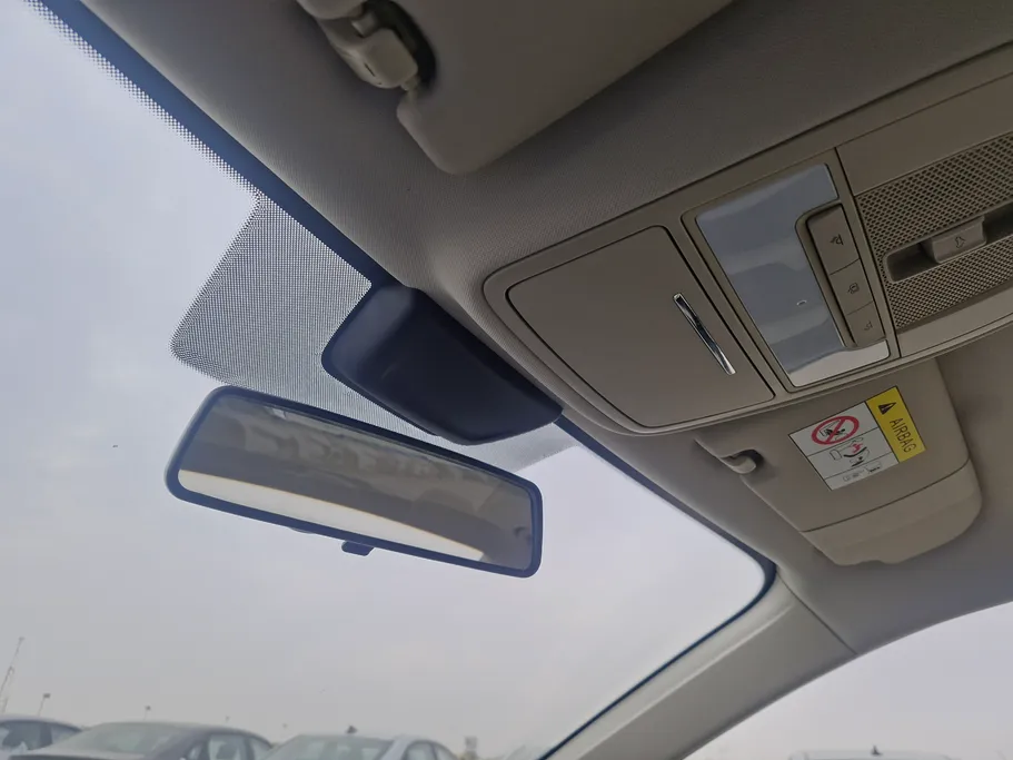 ام جي 5 LUX 2023 