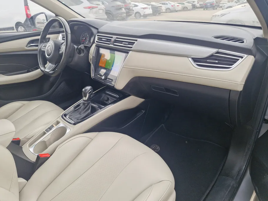 ام جي 5 LUX 2023 