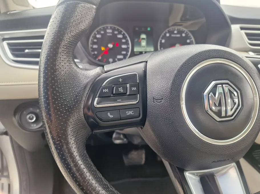 ام جي 5 LUX 2023 