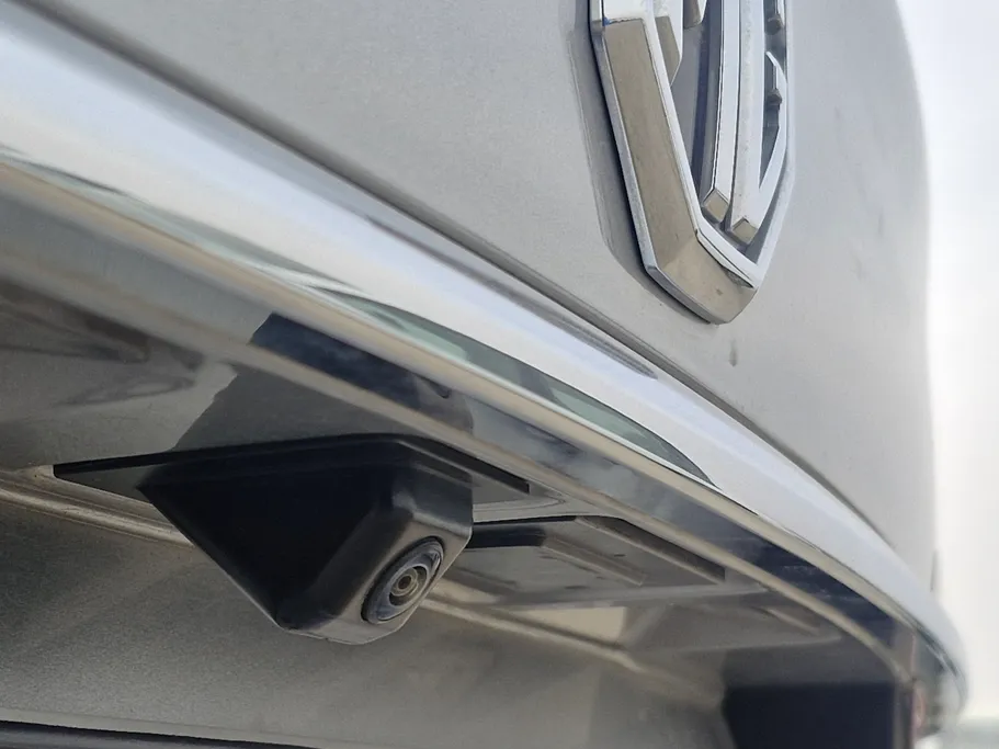 ام جي 5 LUX 2023 