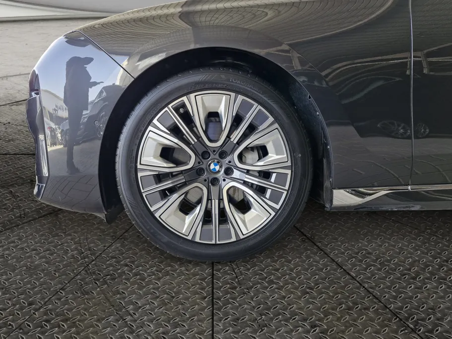2024 BMW 7 Series 735i 