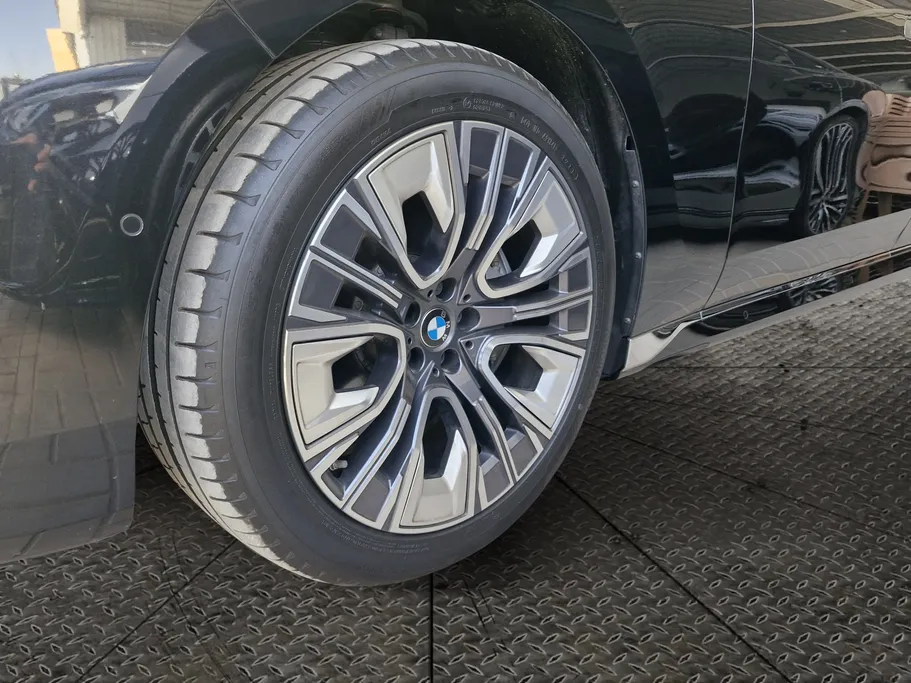 2024 BMW 7 Series 735i 