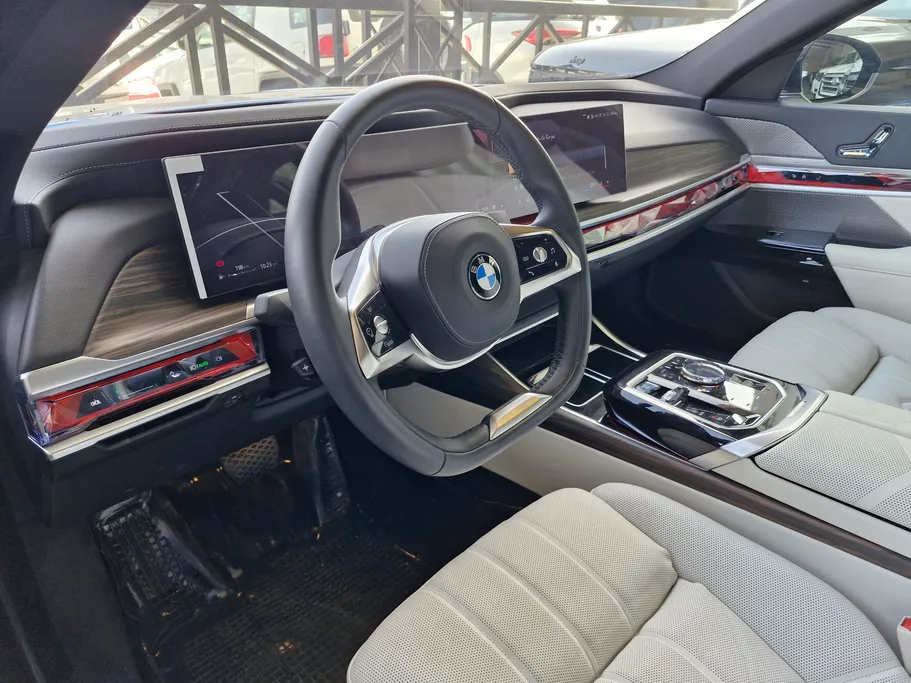 2024 BMW 7 Series 735i 