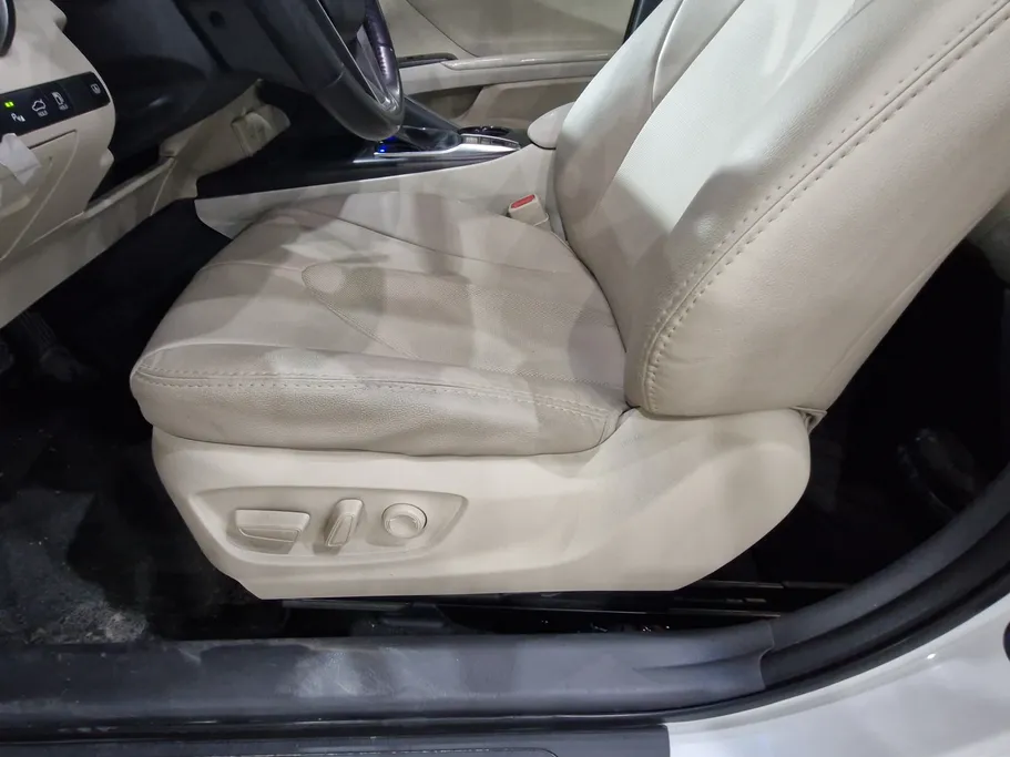 2023 Toyota Camry  GLE HEV  