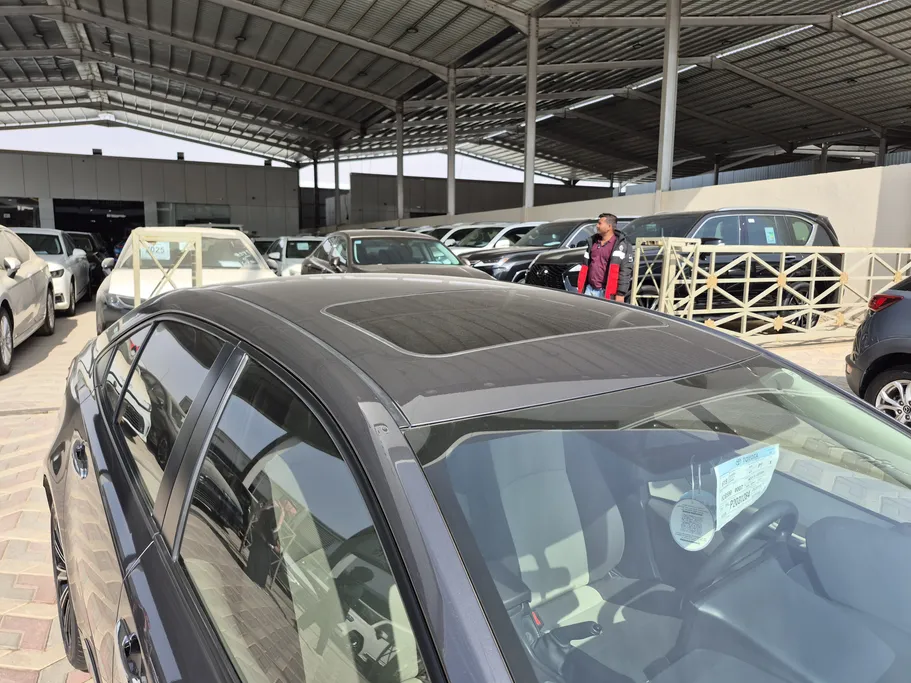 تويوتا كورولا XLI Executive Moonroof 2023 