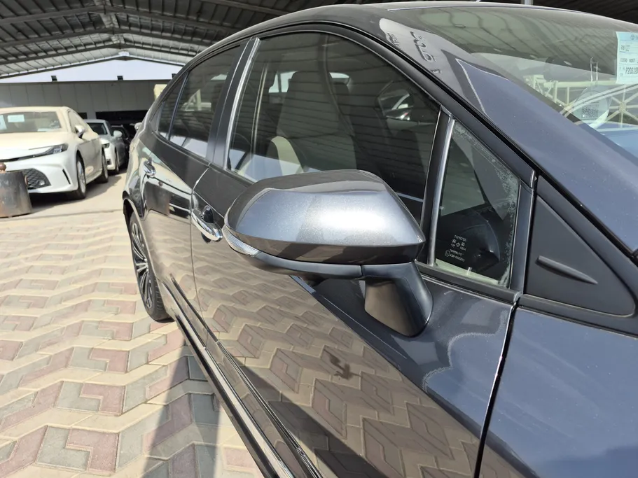 تويوتا كورولا XLI Executive Moonroof 2023 