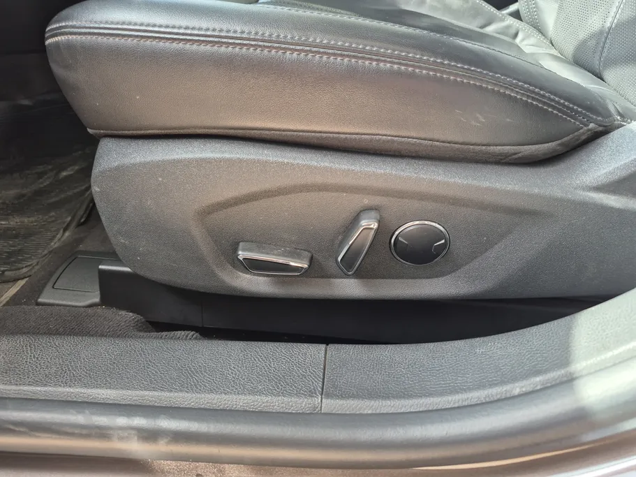 2022 Ford Taurus Titanium 