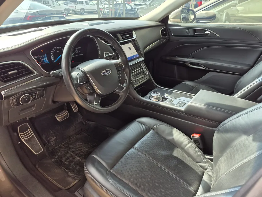 2022 Ford Taurus Titanium 