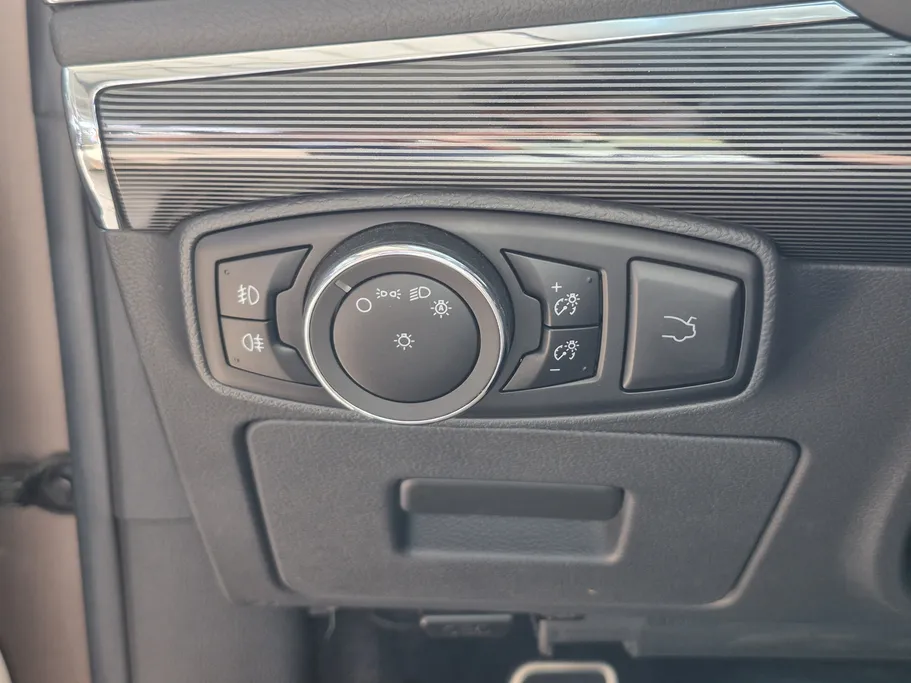 2022 Ford Taurus Titanium 