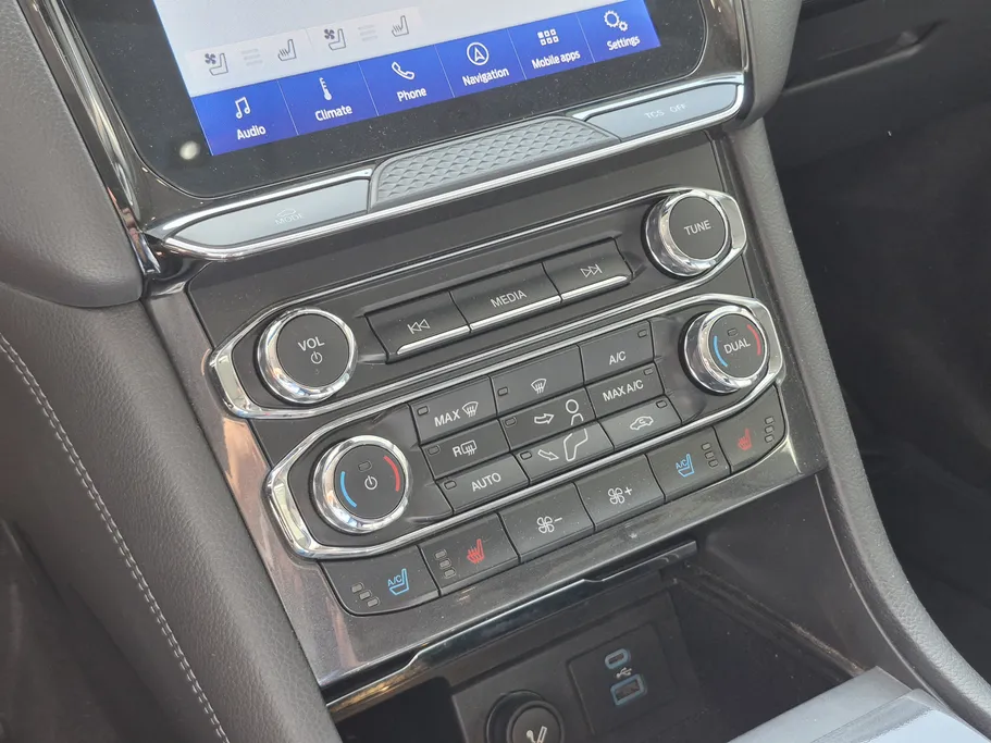 2022 Ford Taurus Titanium 