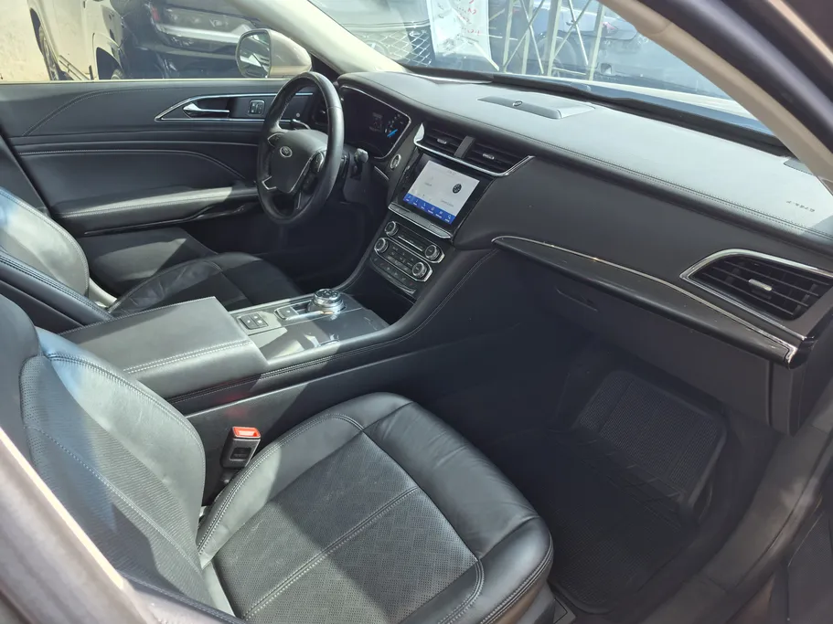 2022 Ford Taurus Titanium 