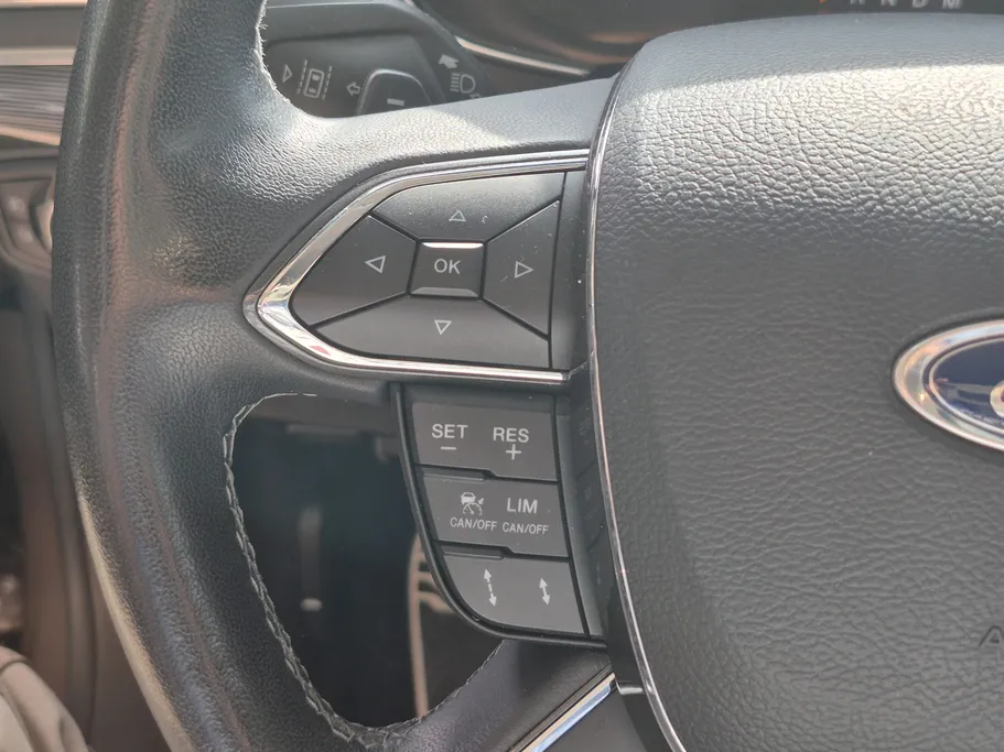 2022 Ford Taurus Titanium 