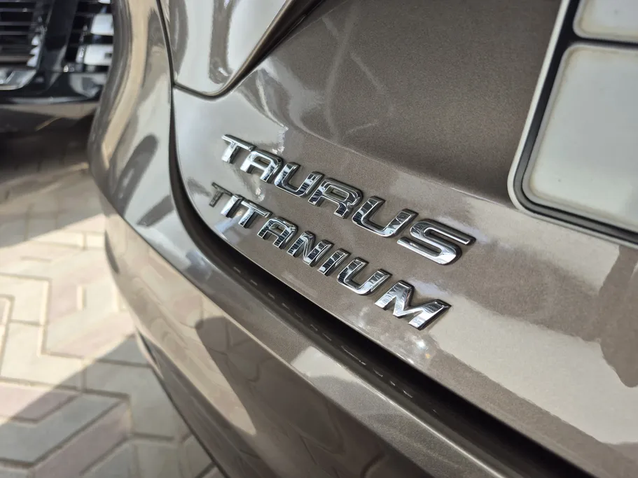 2022 Ford Taurus Titanium 