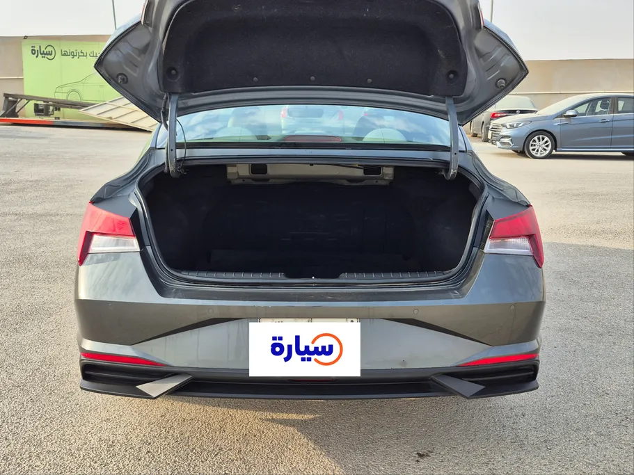 2023 Hyundai Elantra Smart 