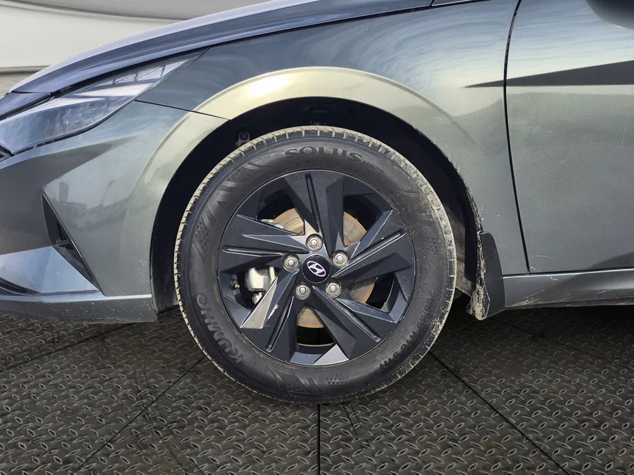 2023 Hyundai Elantra Smart 