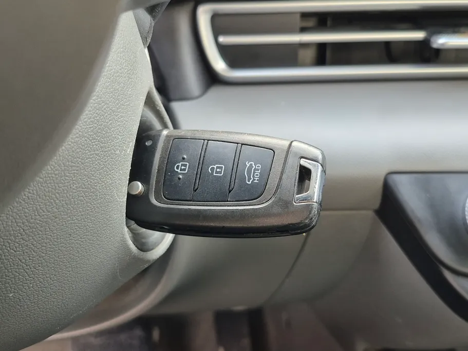 2023 Hyundai Elantra Smart 