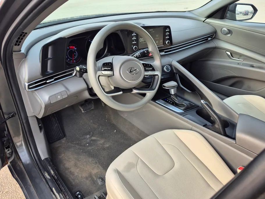 2023 Hyundai Elantra Smart 