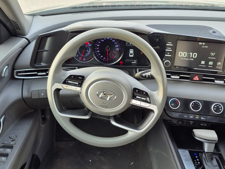 2023 Hyundai Elantra Smart 