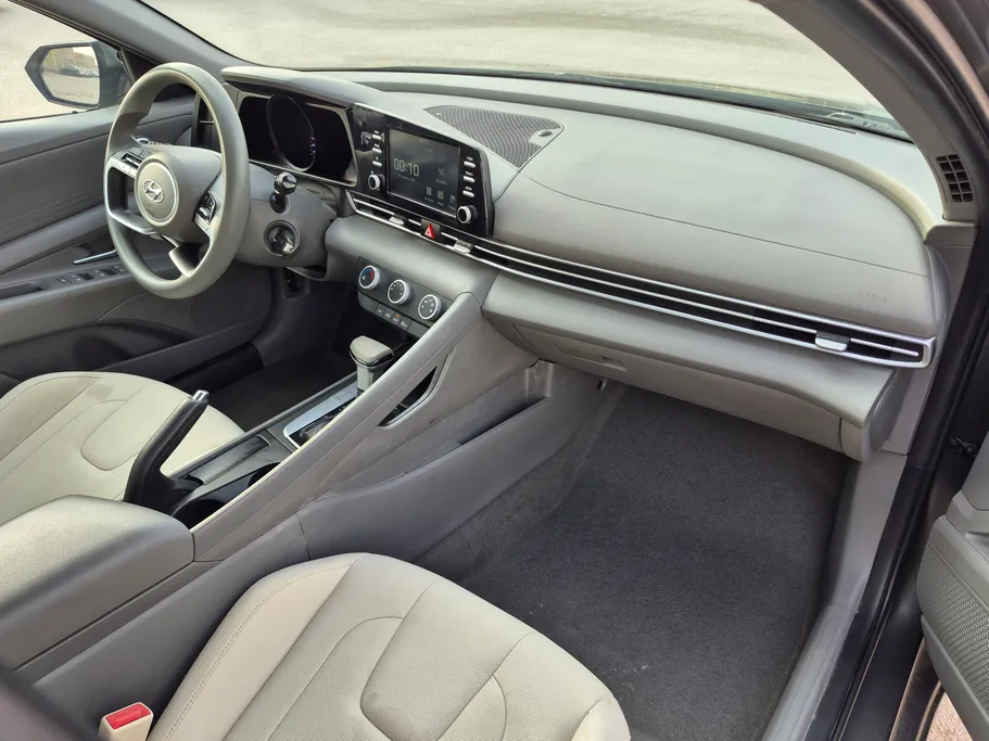 2023 Hyundai Elantra Smart 