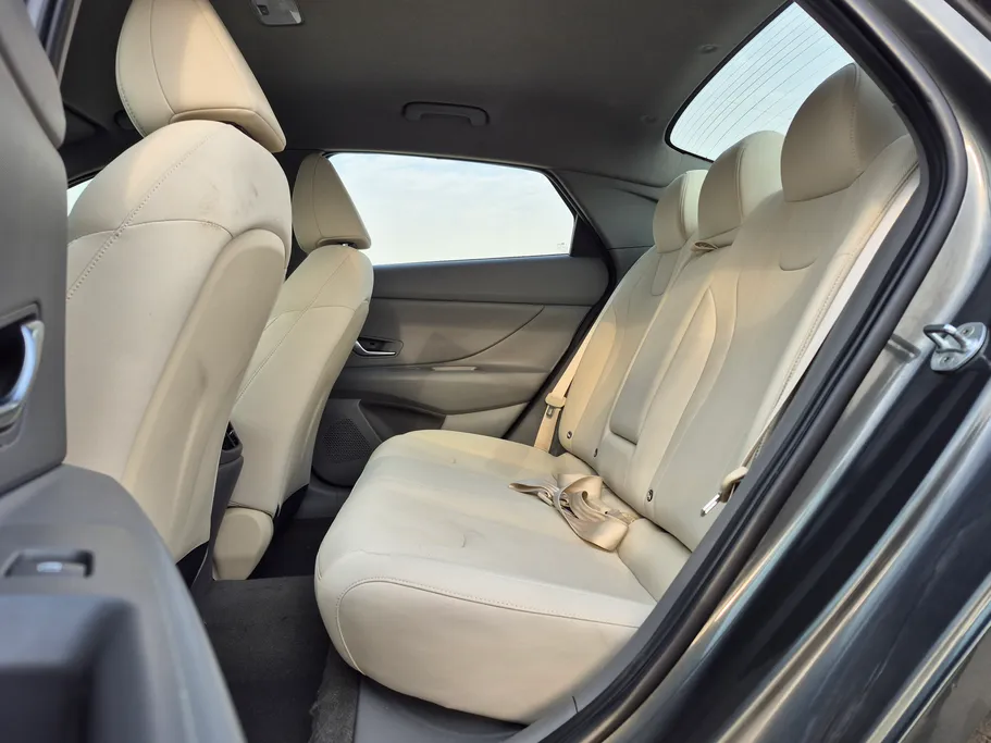 2023 Hyundai Elantra Smart 