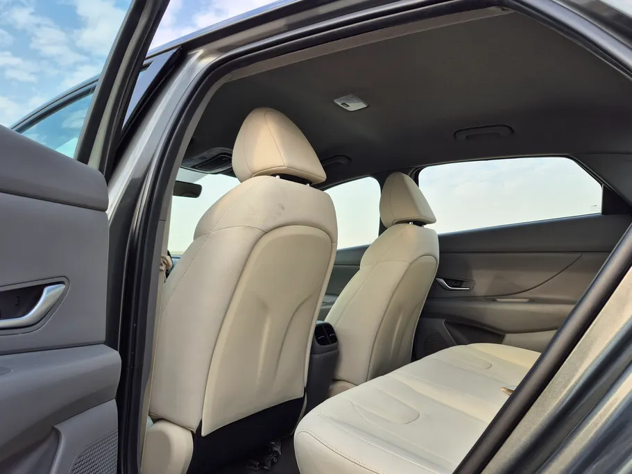 2023 Hyundai Elantra Smart 