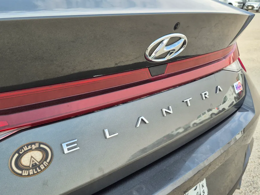 2023 Hyundai Elantra Smart 