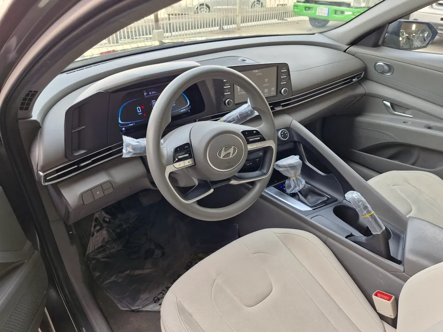 2024 Hyundai Elantra Smart 