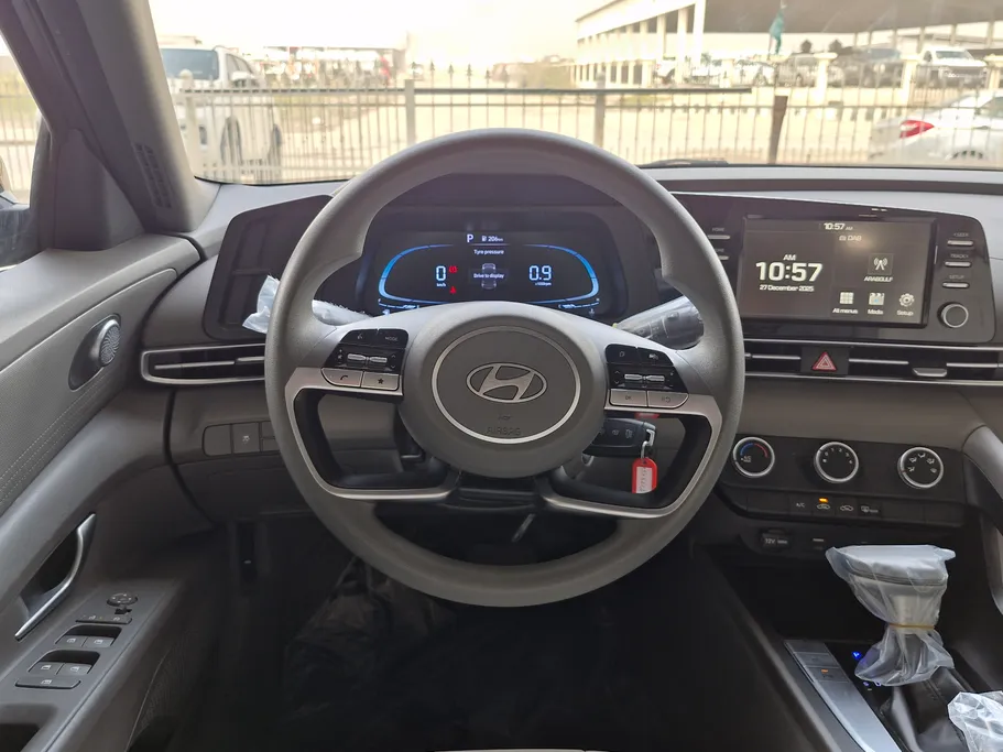 2024 Hyundai Elantra Smart 