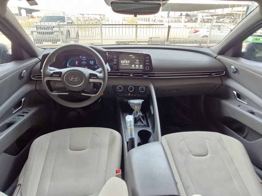 2024 Hyundai Elantra Smart 