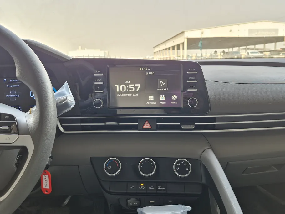 2024 Hyundai Elantra Smart 