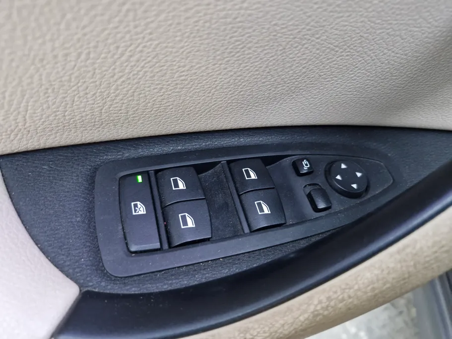 بي ام دبليو الفئة اكس 1 S Drive 20 i  2022 