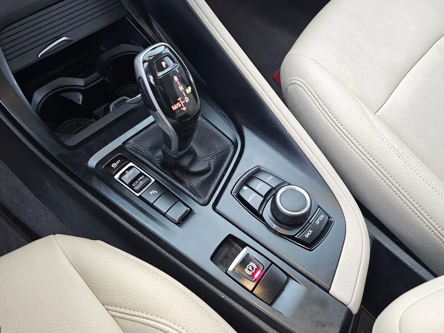 بي ام دبليو الفئة اكس 1 S Drive 20 i  2022 