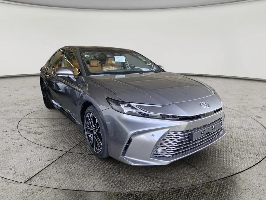 2025 Toyota Camry  LUMIERE HEV 