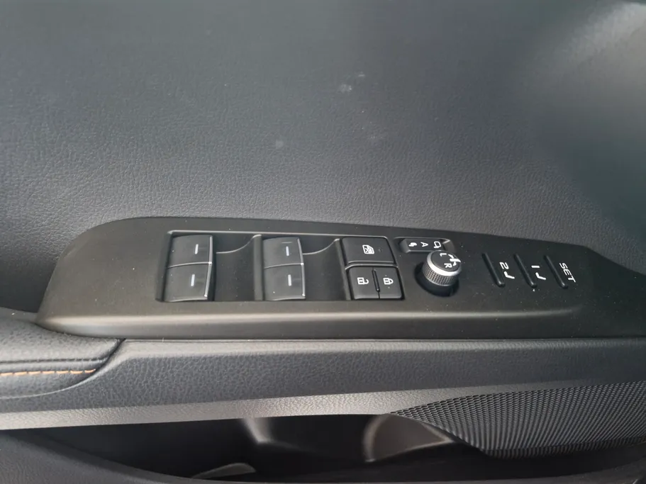 2025 Toyota Camry  LUMIERE HEV 