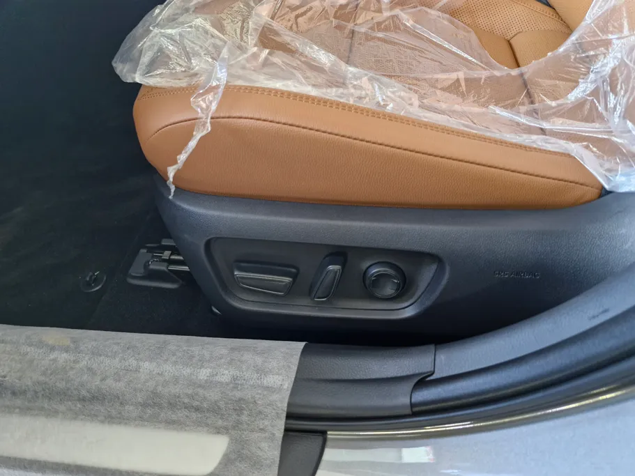 2025 Toyota Camry  LUMIERE HEV 