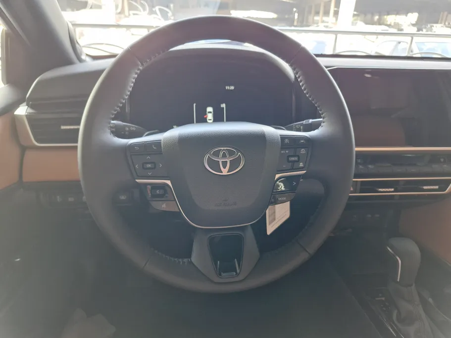 2025 Toyota Camry  LUMIERE HEV 