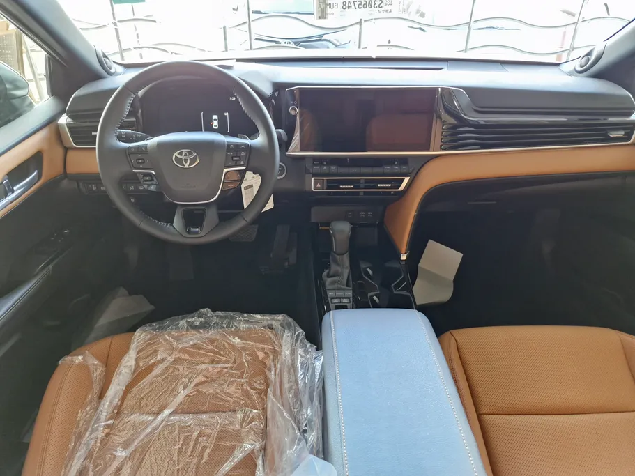 2025 Toyota Camry  LUMIERE HEV 