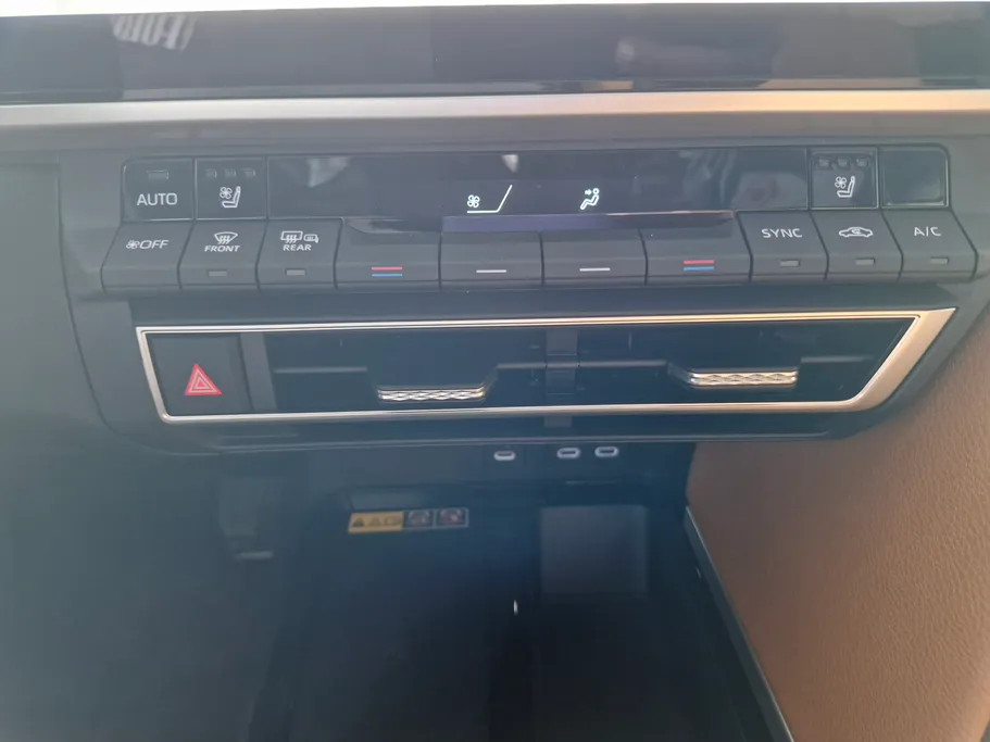 2025 Toyota Camry  LUMIERE HEV 